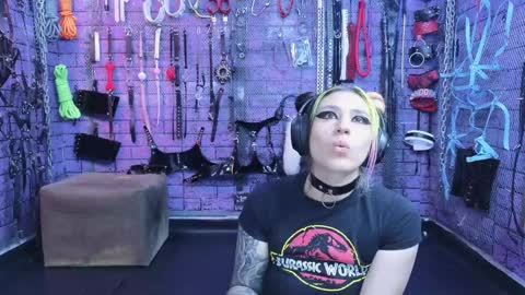 Snapshot of pandoranez chatting on 01.27.25 PandoraNez online show from 01.27.25