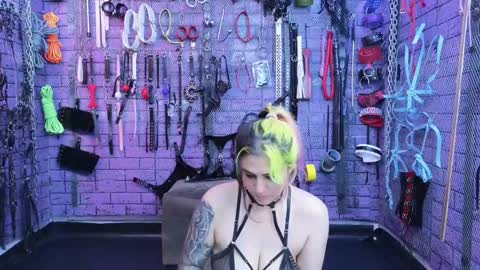 Snapshot of pandoranez chatting on 02.03.25 PandoraNez online show from 02.03.25