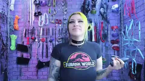 Snapshot of pandoranez chatting on 02.21.25 PandoraNez online show from 02.21.25