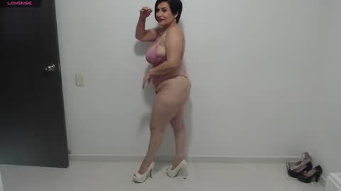 Snapshot of paola_williams chatting on 12.13.24 Paola Williams online show from 12.13.24