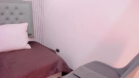 Snapshot of paolab_g chatting on 01.26.25 online show from 01.26.25