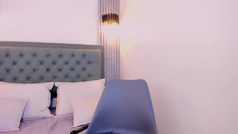 Snapshot of paolab_g chatting on 02.19.25 online show from 02.19.25