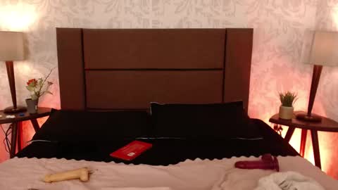 paolagh_ online show from 02.01.26