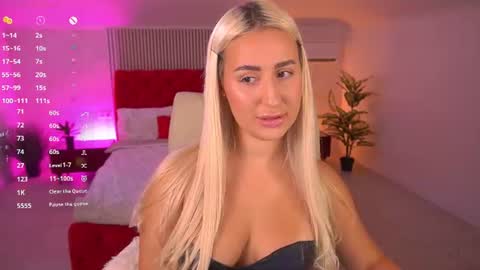 Snapshot of paolamola chatting on 07.25.26 Lia online show from 07.25.26