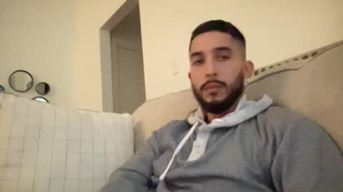 papicubano_guapo23cm online show from 12.31.24