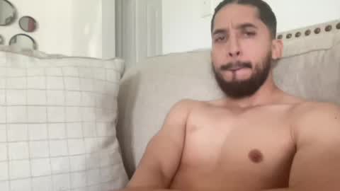 papicubano_guapo23cm online show from 04.25.26