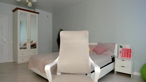 Snapshot of paradi_se chatting on 11.12.25 Melena online show from 11.12.25