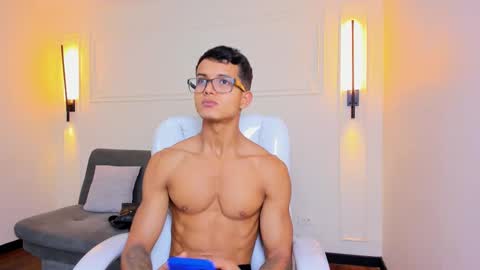 Ryan And Casper online show from 11.22.25