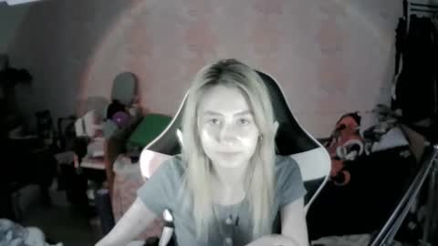 Snapshot of paradise_shade chatting on 11.24.25 paradise_shade online show from 11.24.25