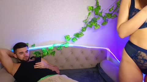 Snapshot of paradisepleasure_ chatting on 01.20.25 Allie Alex Thumbs up if you like us online show from 01.20.25