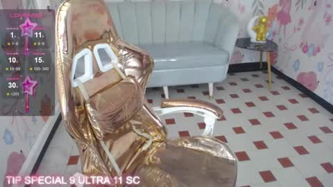 Snapshot of paris09_v chatting on 03.04.25 PARIS online show from 03.04.25