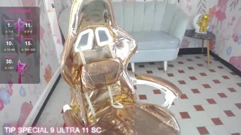 Snapshot of paris09_v chatting on 03.07.25 PARIS online show from 03.07.25