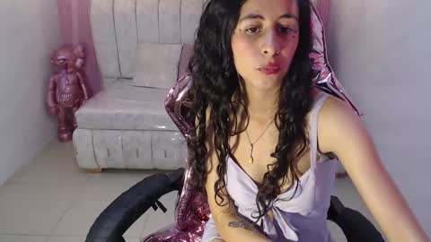 Snapshot of paris_1sub chatting on 02.24.25 Paris 1sub online show from 02.24.25