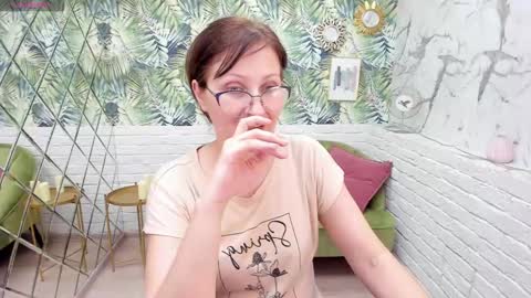 Snapshot of paris_cherry chatting on 01.19.25 Paris online show from 01.19.25