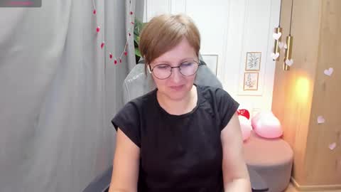 Snapshot of paris_cherry chatting on 02.18.25 Paris online show from 02.18.25