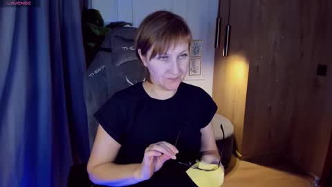 Snapshot of paris_cherry chatting on 02.22.25 Paris online show from 02.22.25