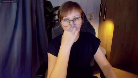 Snapshot of paris_cherry chatting on 02.22.25 Paris online show from 02.22.25