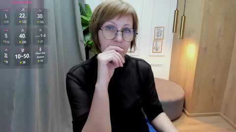 Snapshot of paris_cherry chatting on 03.12.25 Paris online show from 03.12.25