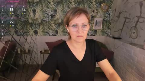 Snapshot of paris_cherry chatting on 11.29.25 Paris online show from 11.29.25