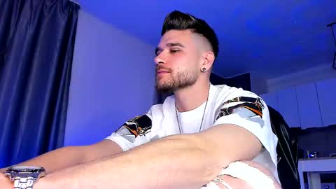 Paris online show from 02.15.25