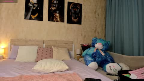 Paris online show from 12.13.24