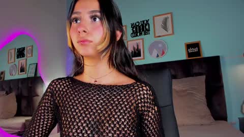 Snapshot of parisfox_ chatting on 01.28.25 PARIS online show from 01.28.25