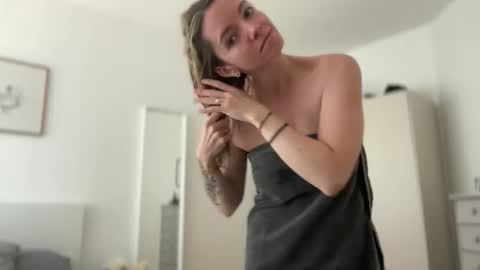 parisianmilf online show from 04.29.26