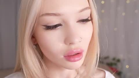 Snapshot of party_4_u chatting on 11.18.25 Sofi online show from 11.18.25