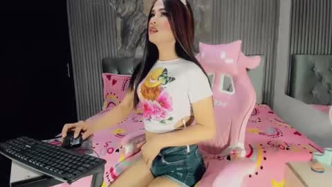 Snapshot of party_fre_girl chatting on 09.28.25 party_fre_girl online show from 09.28.25