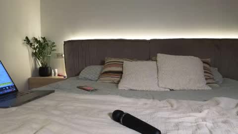 Anna online show from 09.18.25