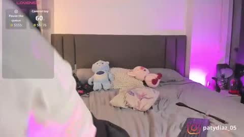 Snapshot of patricia69fox chatting on 10.08.25 Paty online show from 10.08.25