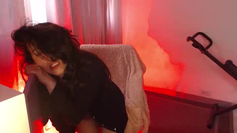 Snapshot of pau_1 chatting on 11.16.25 paula online show from 11.16.25