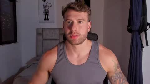 Snapshot of paul_roger chatting on 02.14.25 PAUL ROGER online show from 02.14.25