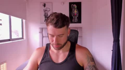 Snapshot of paul_roger chatting on 02.27.25 PAUL ROGER online show from 02.27.25