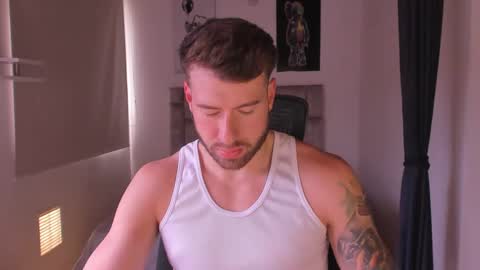 Snapshot of paul_roger chatting on 03.02.25 PAUL ROGER online show from 03.02.25