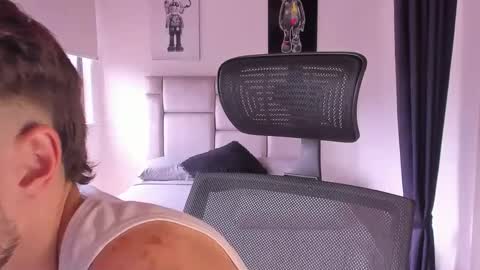 Snapshot of paul_roger chatting on 03.10.25 PAUL ROGER online show from 03.10.25