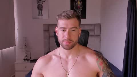 Snapshot of paul_roger chatting on 10.18.25 PAUL ROGER online show from 10.18.25