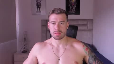 Snapshot of paul_roger chatting on 11.08.25 PAUL ROGER online show from 11.08.25