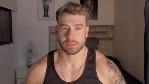 Snapshot of paul_roger chatting on 11.17.25 PAUL ROGER online show from 11.17.25