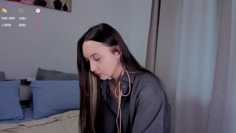 Snapshot of paulaharris chatting on 10.16.25 Alice online show from 10.16.25