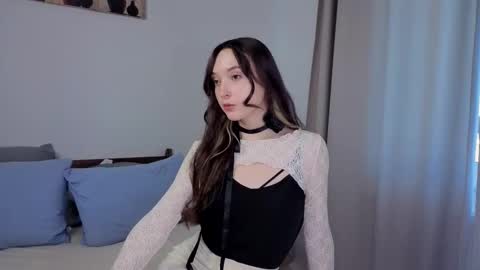 Snapshot of paulaharris chatting on 10.17.25 Alice online show from 10.17.25