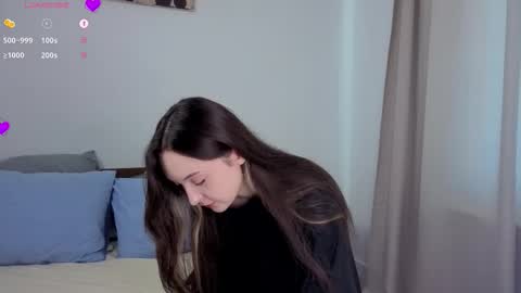 Snapshot of paulaharris chatting on 10.18.25 Alice online show from 10.18.25