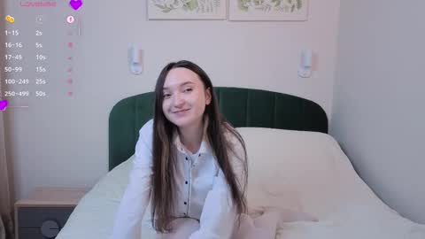 Snapshot of paulaharris chatting on 11.13.25 Alice online show from 11.13.25