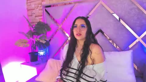 Snapshot of paulette_dupont_ chatting on 12.23.25 paulette_dupont_ online show from 12.23.25