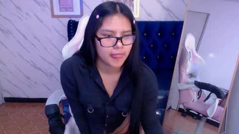 Snapshot of paulette_v chatting on 02.21.25 Live 800am 200pm COLOMBIAN HOUR online show from 02.21.25