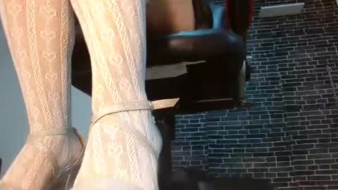 Snapshot of paulina_rubio_ chatting on 12.31.24 Paulina Rubio online show from 12.31.24