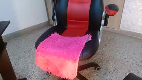 Snapshot of paulina_rubio_ chatting on 02.21.25 Paulina Rubio online show from 02.21.25