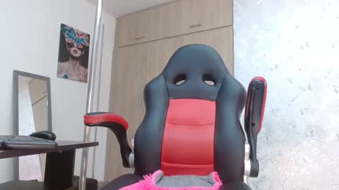 Snapshot of paulina_rubio_ chatting on 03.03.25 Paulina Rubio online show from 03.03.25