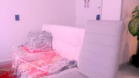 Snapshot of paulinerussell chatting on 02.25.25 vle online show from 02.25.25