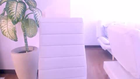 Snapshot of paulinerussell chatting on 02.27.26 vle online show from 02.27.26